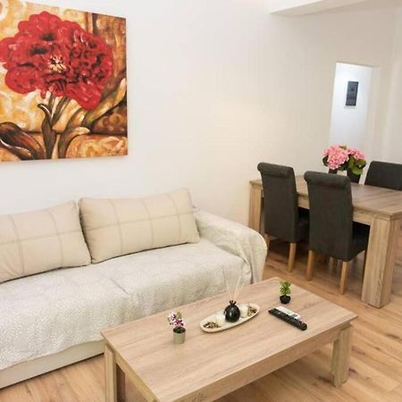 Renovated Spacious Flat 7Min To Subway Station- Atenas Exterior foto