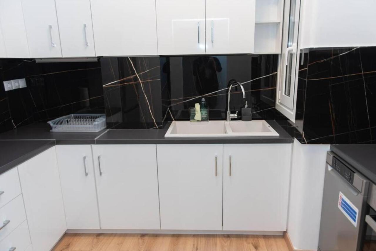 Renovated Spacious Flat 7Min To Subway Station- Atenas Exterior foto